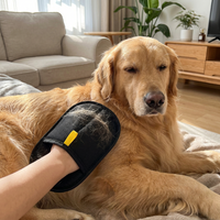 FurLift usado para acariciar y cepillar a un perro